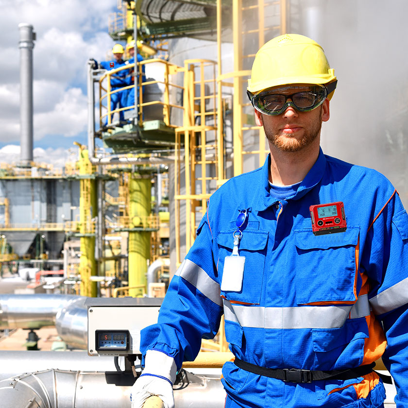 GX-3R-PRO Personal Gas Detector hired to refinery worker