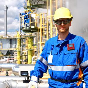 GX-3R-PRO Personal Gas Detector hired to refinery worker